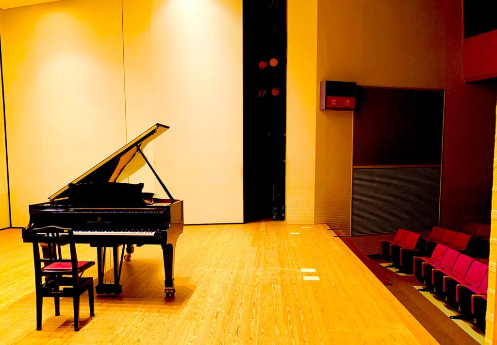 ホールのピアノ