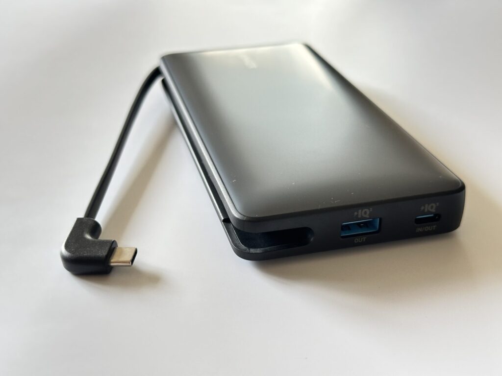モバイルバッテリー USB-Cケーブル内蔵
