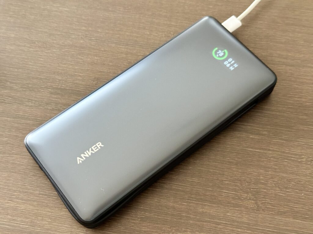 Anker Nano Power Bank 充電中