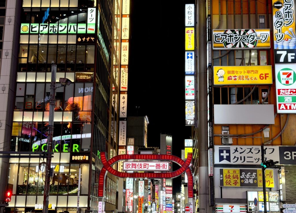 iPhone 17 Pro 新宿歌舞伎町 夜間撮影写真