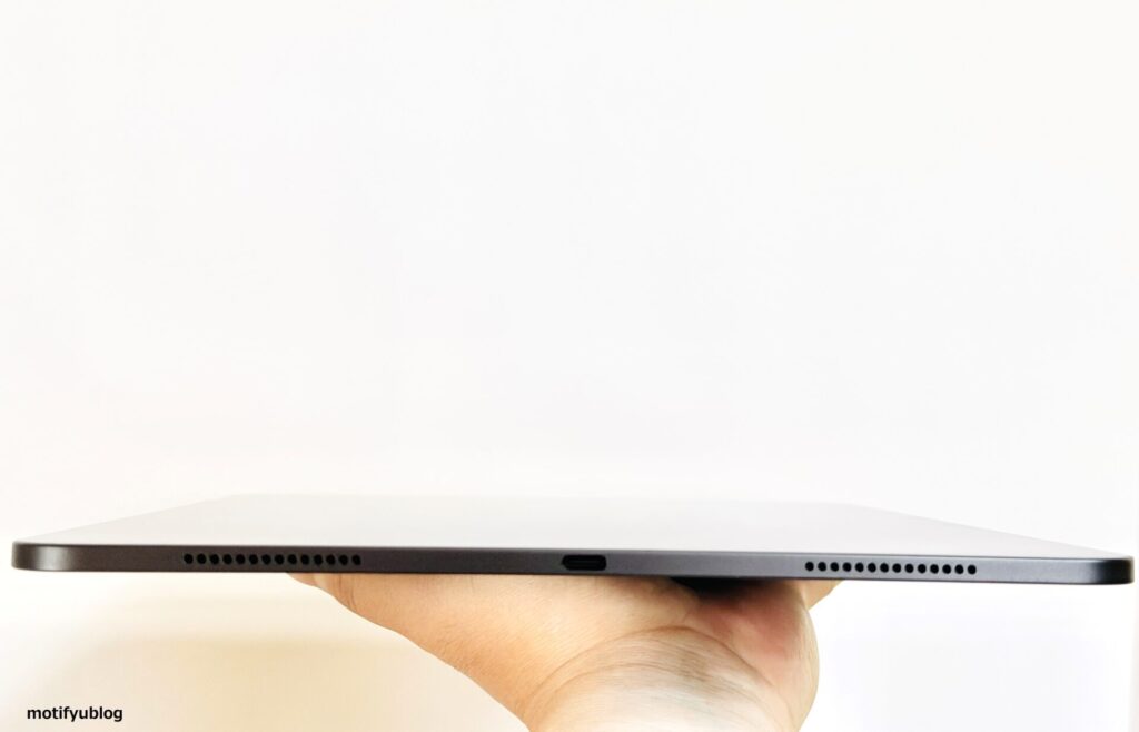 M5 iPad Pro 手持ち 薄さ