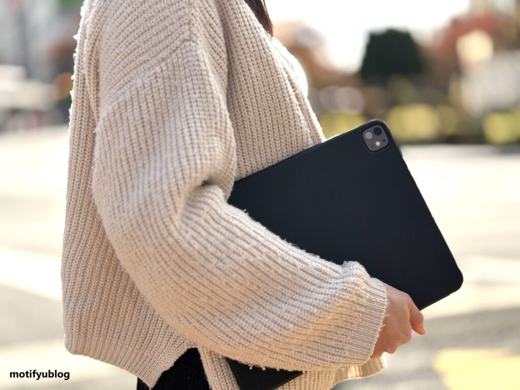 M5 iPad Pro 手持ちサイズ