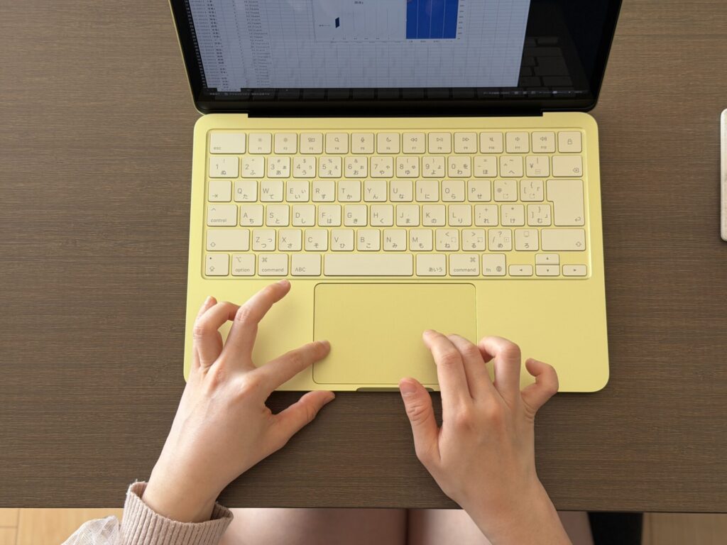 MacBook Neo キーボード使用