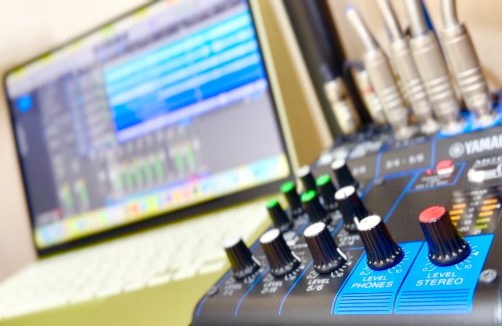 MacBook Neo DTM 音楽制作 ミキサー接続
