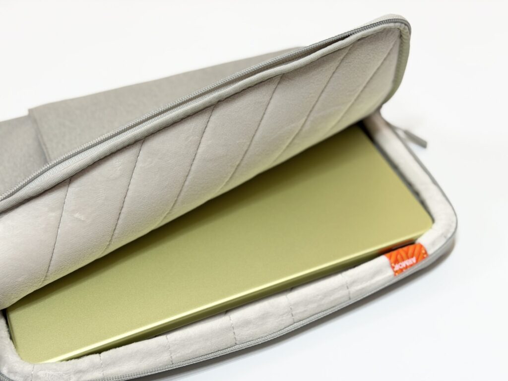 MacBook Neoケース　フィット感