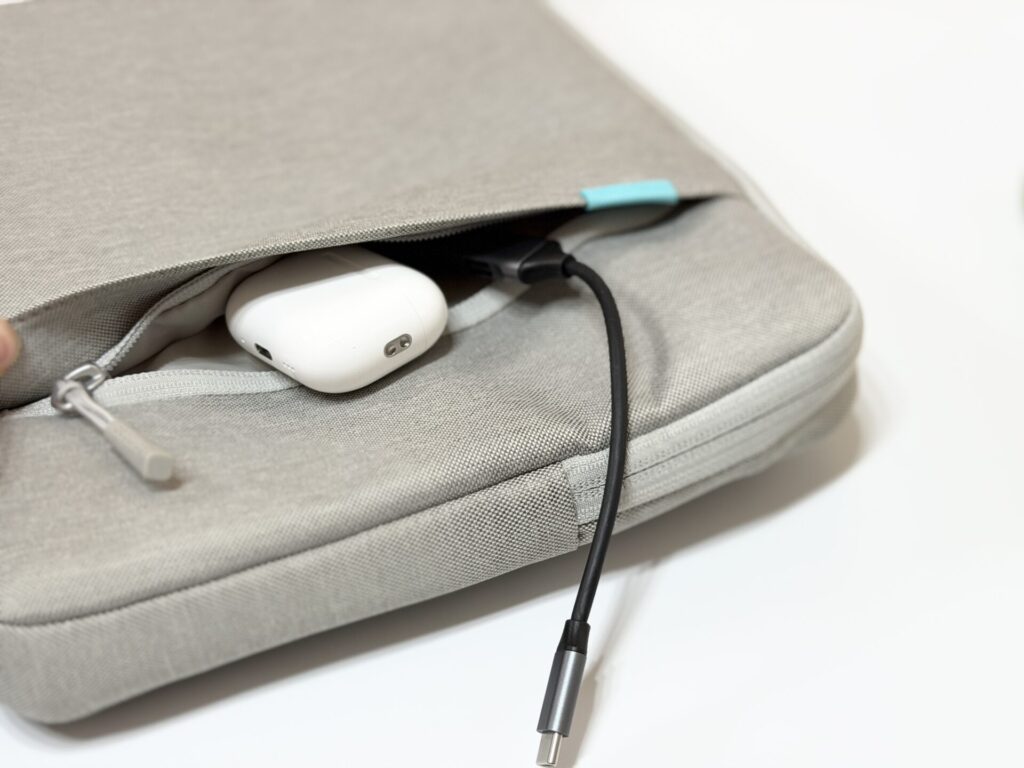 MacBook Neo ケース　アクセサリー　収納