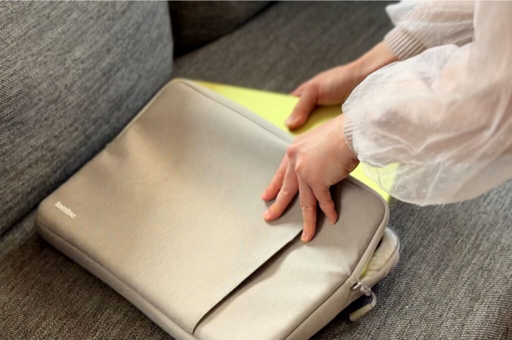 MacBook Neo ケース入れ