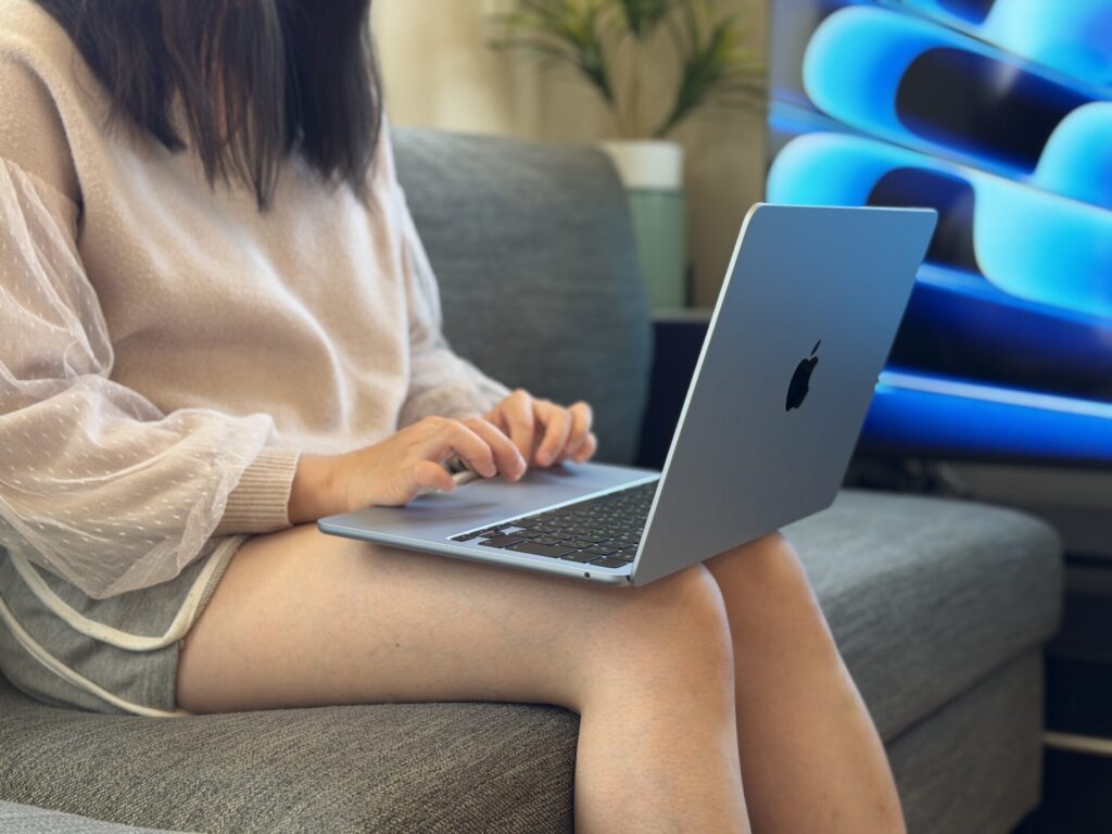 MacBook Air 女子 使用