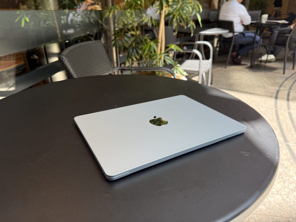 MacBook Air ビジネスシーン