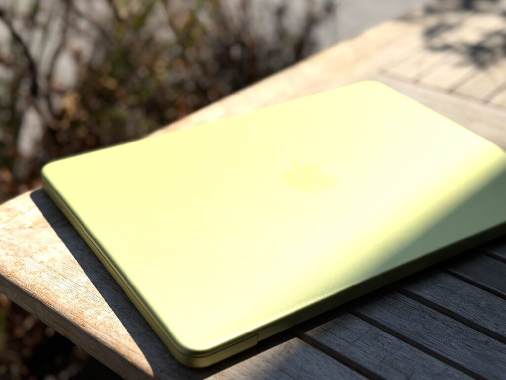 本体カラー MacBook Neo