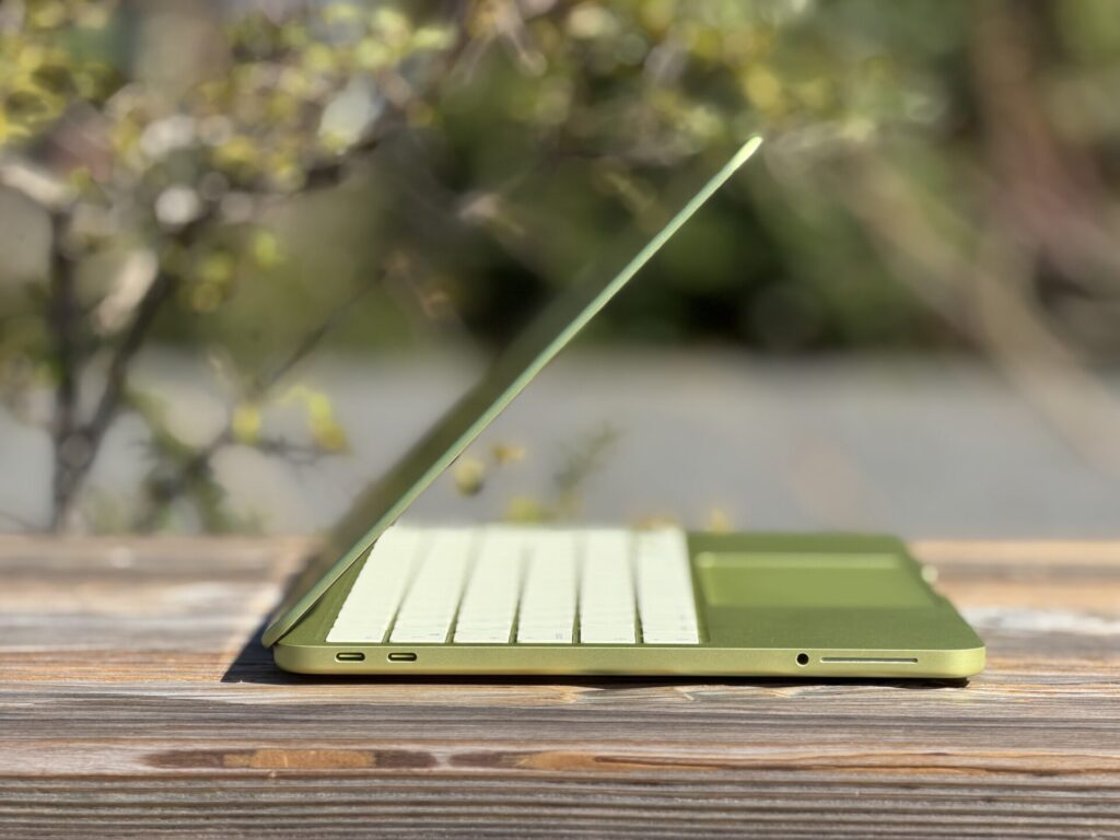 MacBook Neo ポート