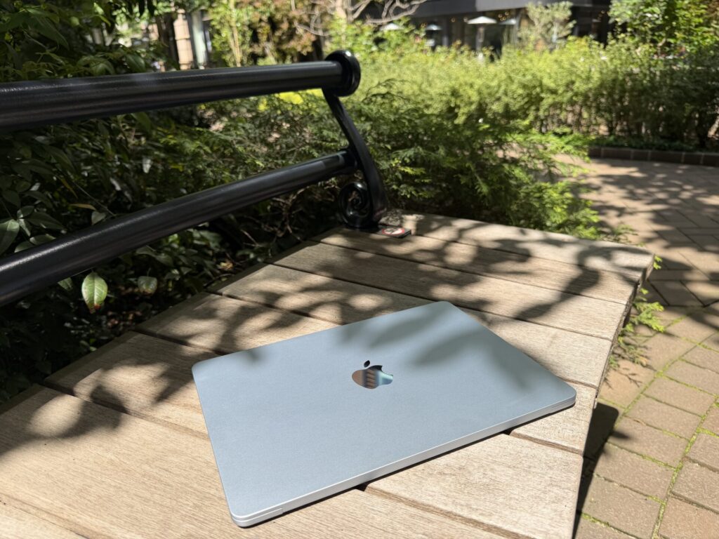MacBook デザイン 屋外