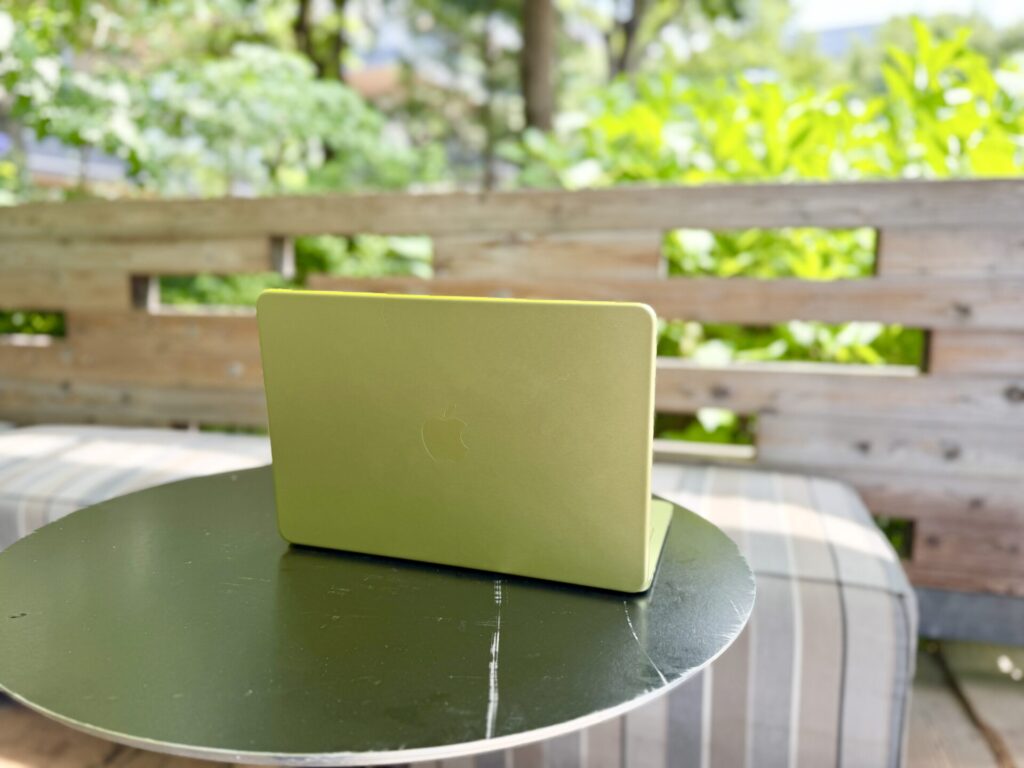 MacBook Neo デザイン重視