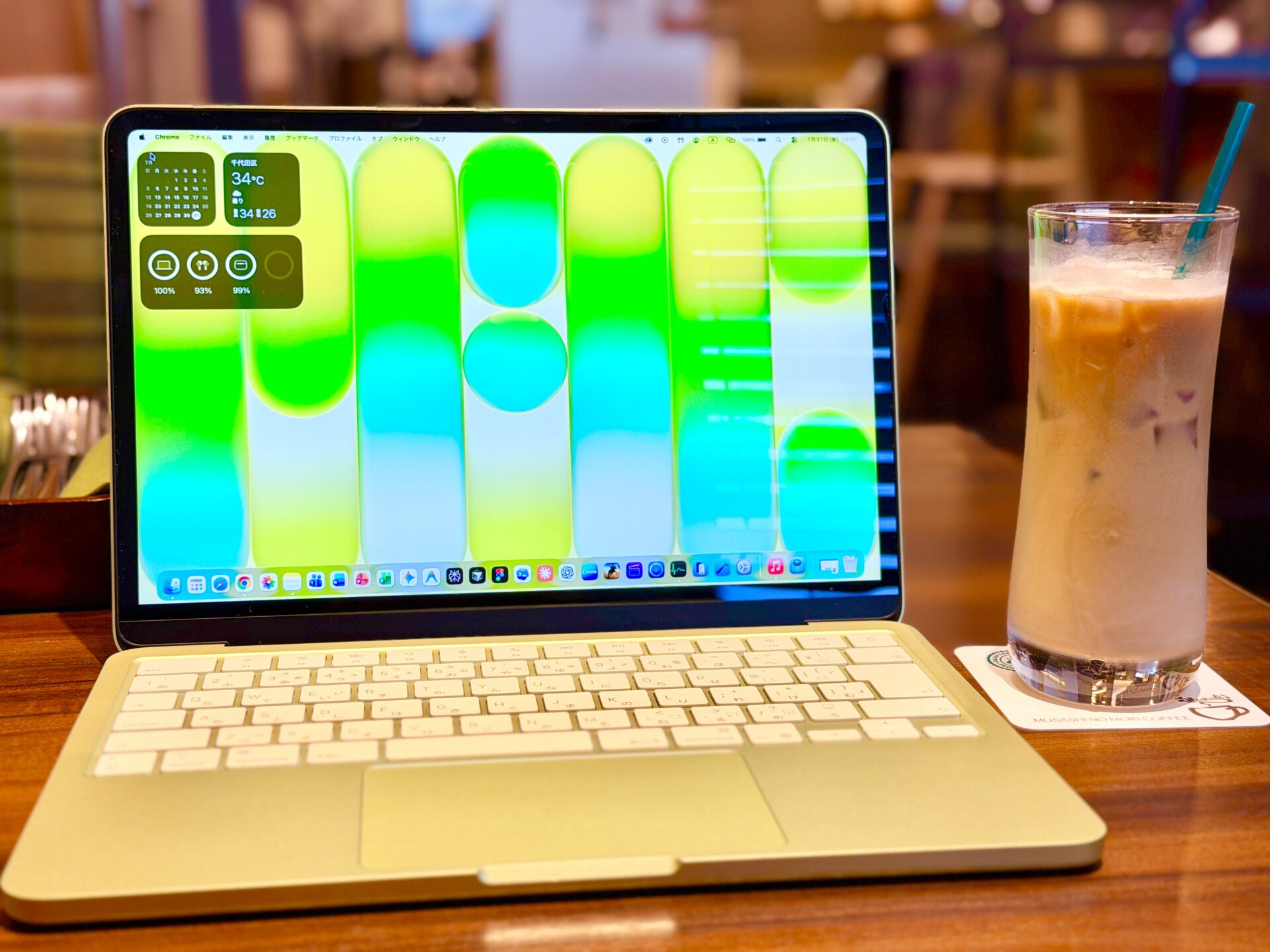 MacBook Neo デメリット カフェ 使用 レビュー